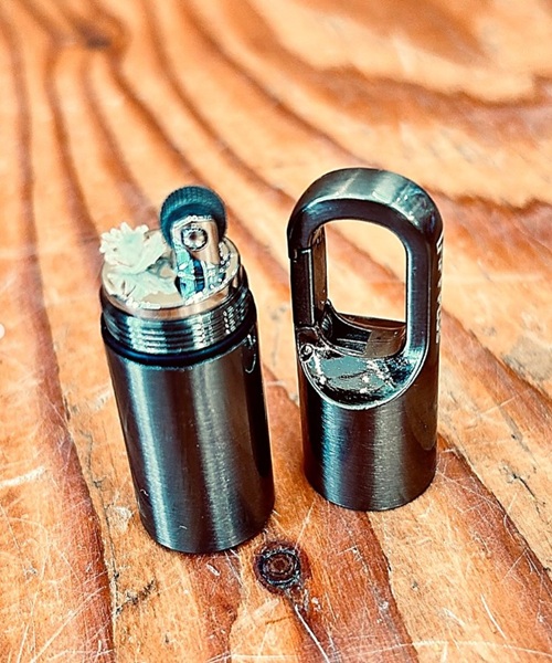 ⭐︎ F PLUS Outdoor Carabinerble Lighter (Gunmetal)